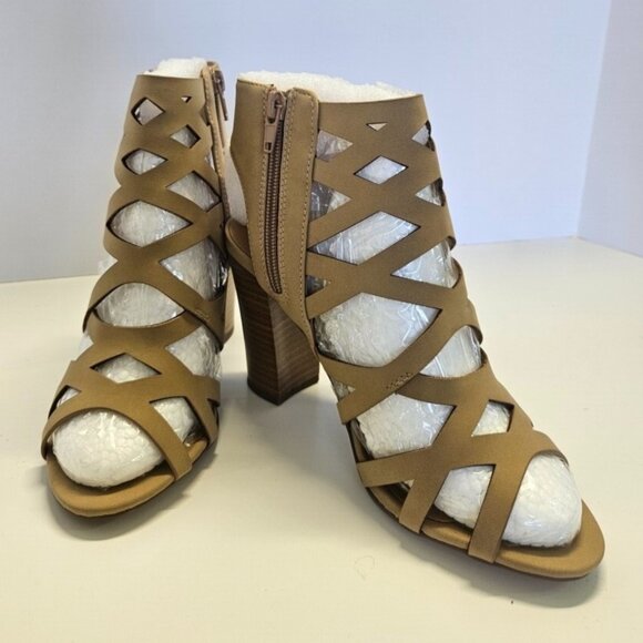 Women Size 8.5 Dressy Open Toe Ankle Strap Heeled Sandals Color Sand Laser Cut - Picture 1 of 9